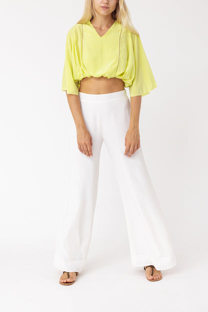 Camisa cropped com detalhes em renda