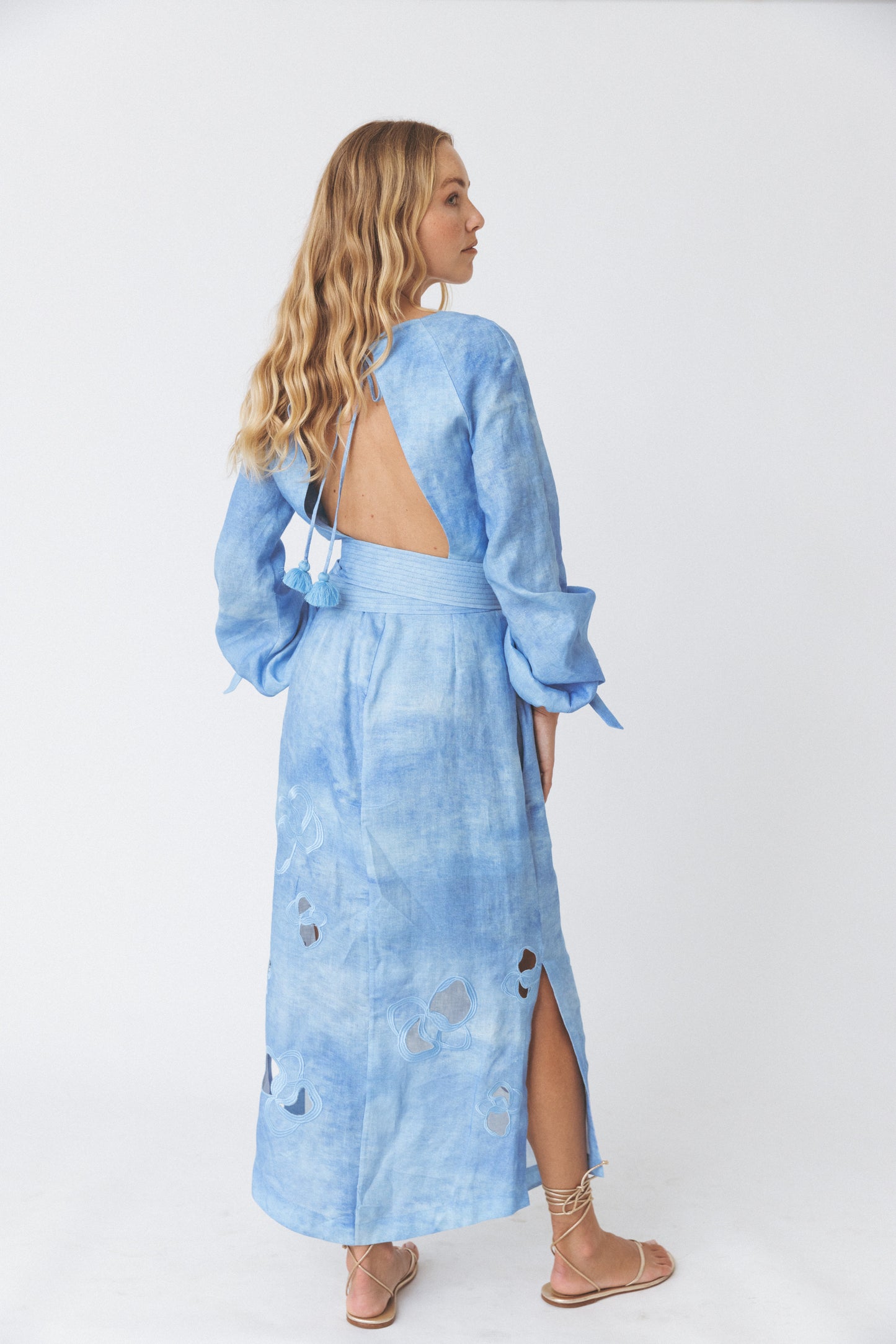 Vestido midi em linho tie-dye